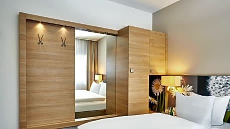 Comfort Queen Room