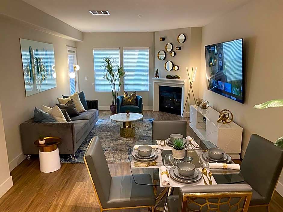 Penthouse One Bedroom Garden View Condo by UCLA