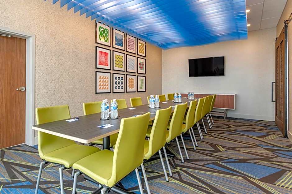 Holiday Inn Express and Suites Lancaster - Mount Joy By IHG