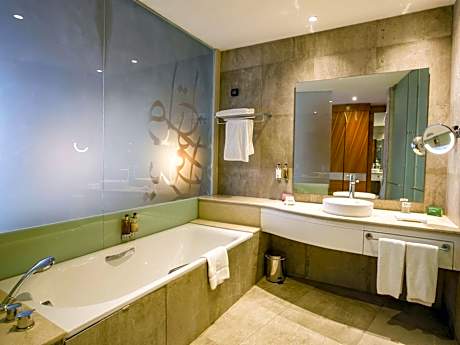 Deluxe King Room with Lake View