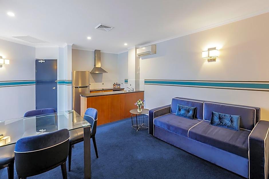 Ramada by Wyndham Diplomat Canberra