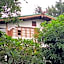 Baan Si Khao yanui