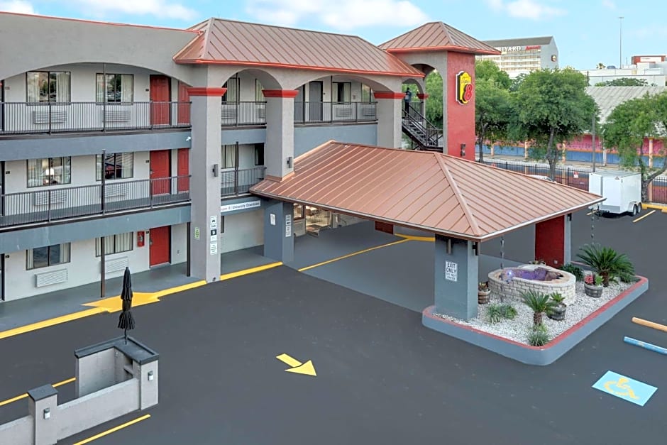Super 8 by Wyndham Austin University/Downtown Area