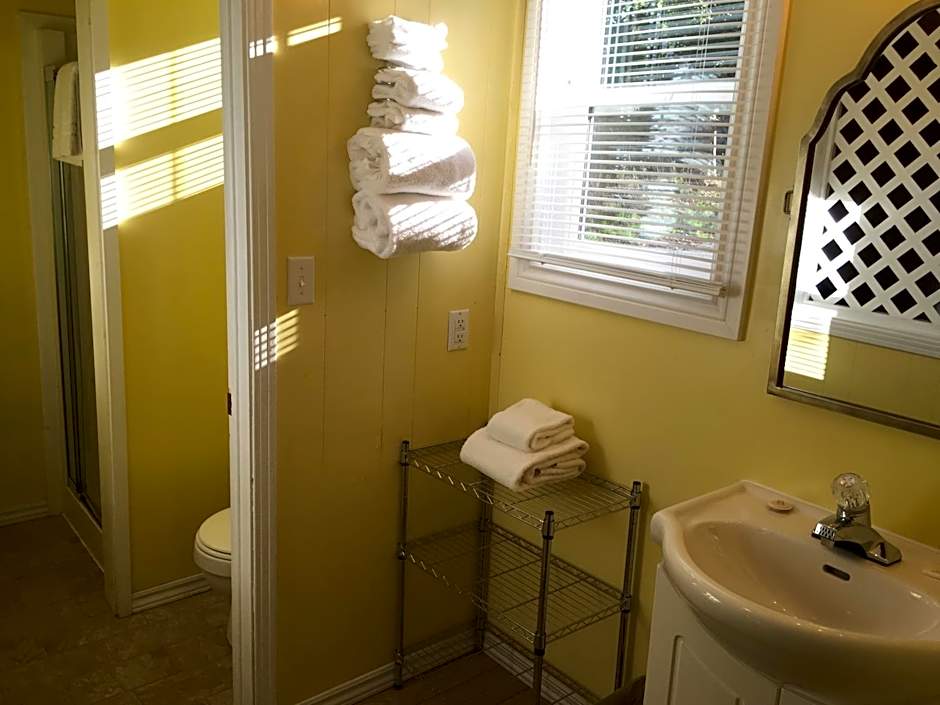 Lakelawn B&B and Motel