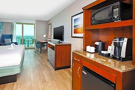1 King Bed Oceanfront Sundeck Level