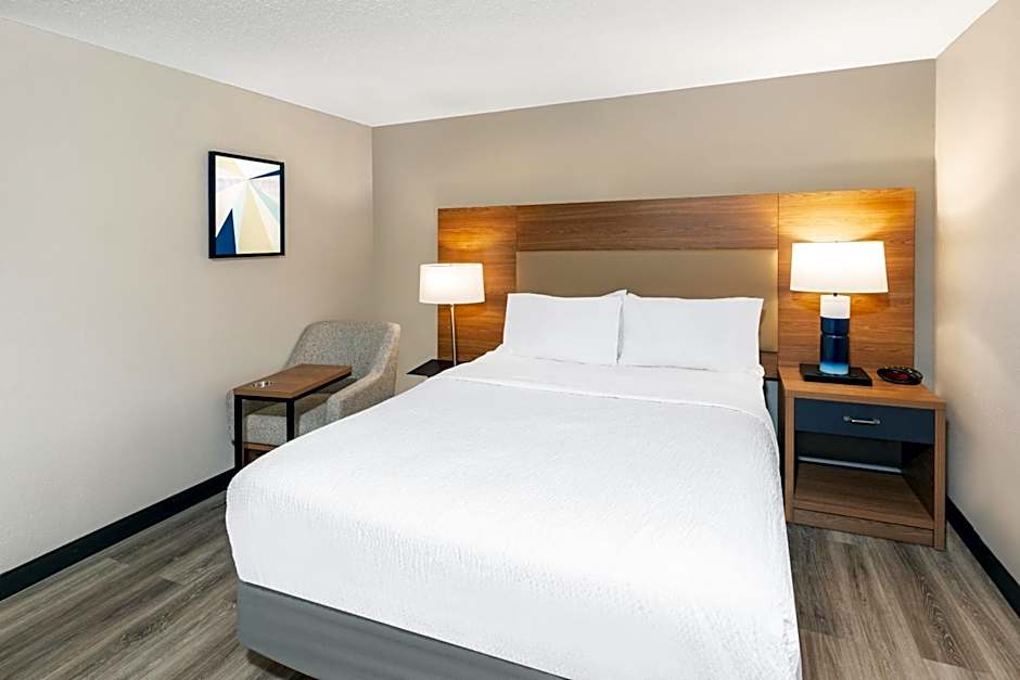 Candlewood Suites Topeka Hotel By IHG