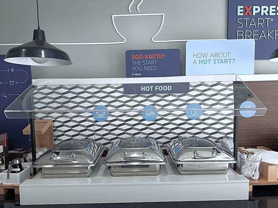 Holiday Inn Express & Suites Bonham By IHG