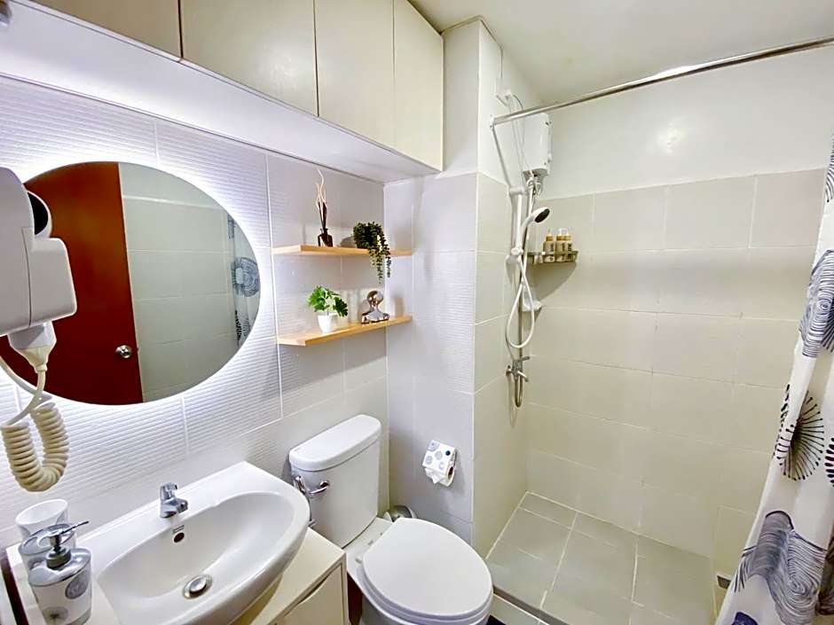 THE SUITE by The Hiltons