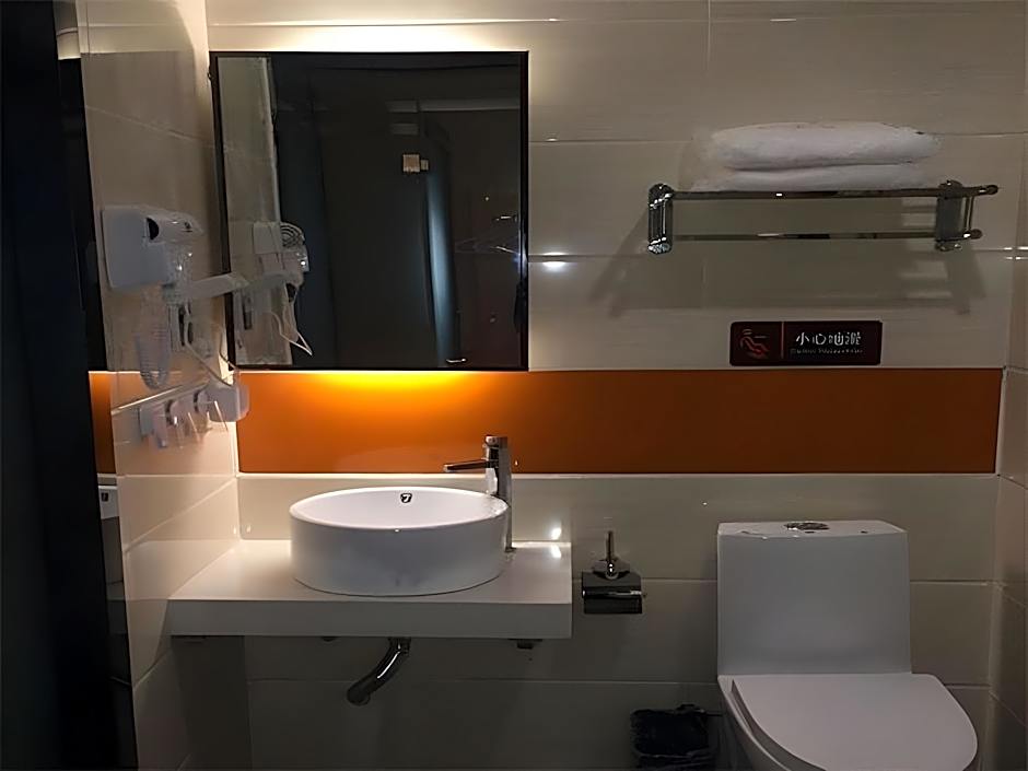 7 Days Premium Wuhan Caidian Square Branch