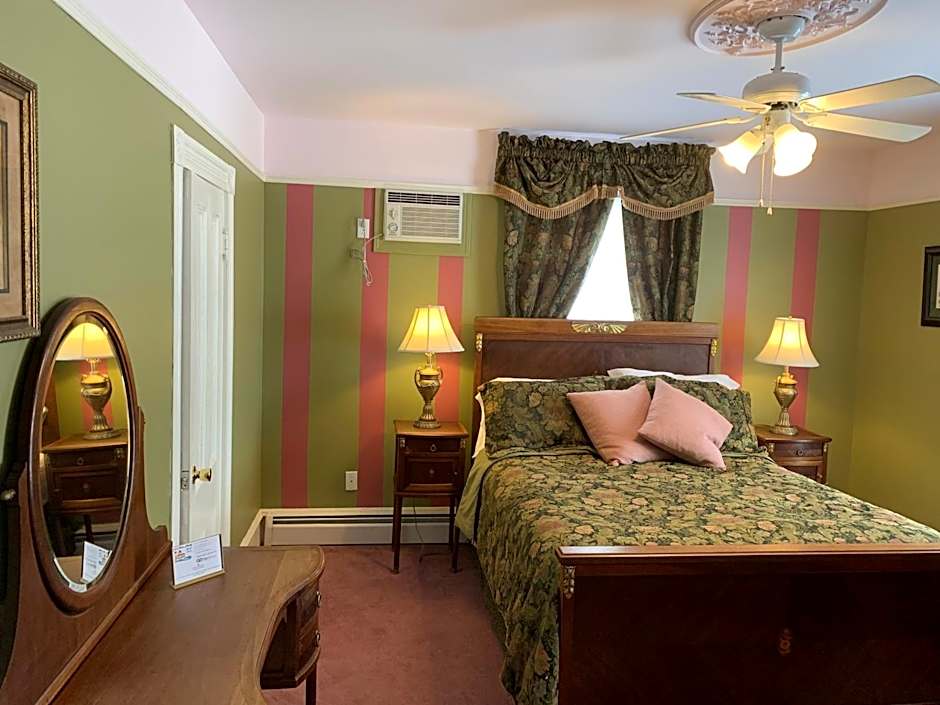 1 Queen Bed — 5 fotoğraftan 1. fotoğraf