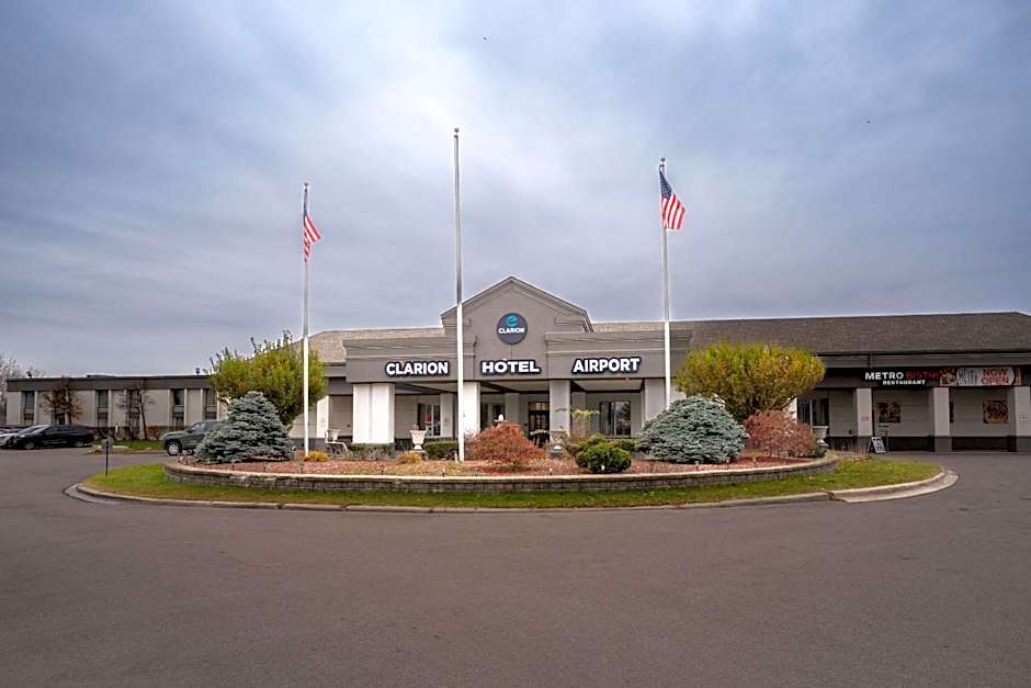 Clarion Hotel Detroit Metro Airport