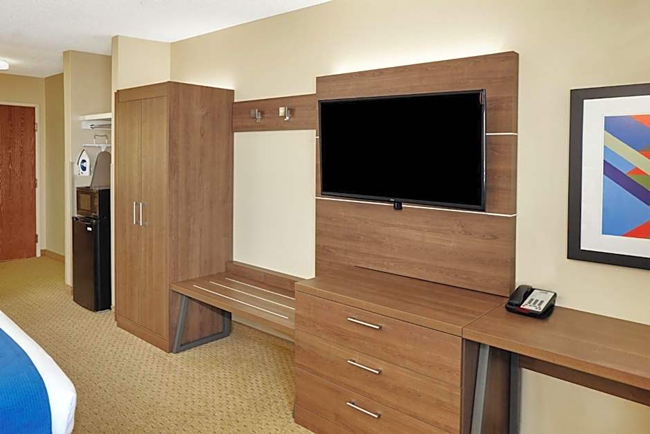 Holiday Inn Express Sheboygan-Kohler / I-43 By IHG