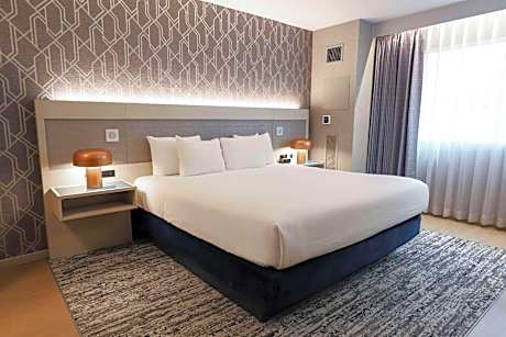 Corner King Suite - Non-Smoking