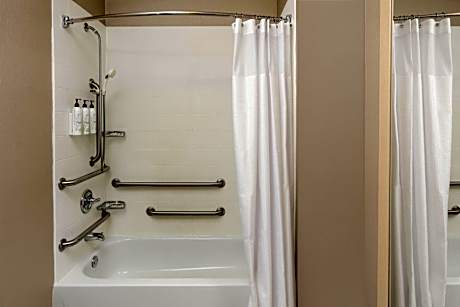 King Room with Sofa Bed and Tub - Hearing Accessible