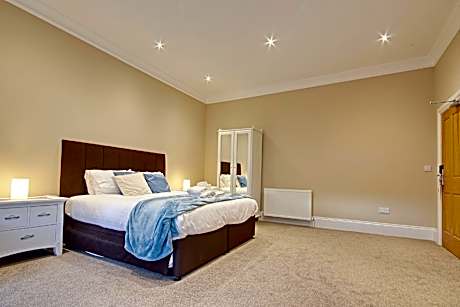 Family room-Deluxe-Wet room-Garden View