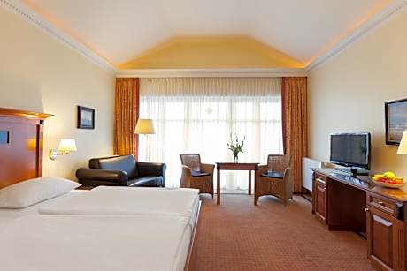 Large Double Room with Balcony in the Dependences