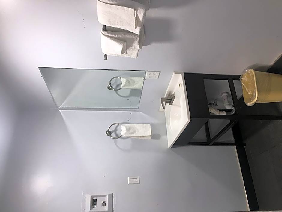 Rodeway Inn & Suites North Hollywood Burbank Airport - Universal Area