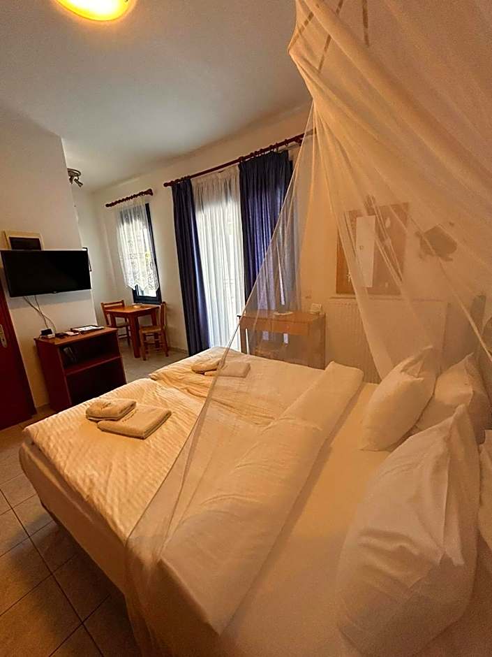 Finikas Studios & Apartments - Kalamaki Holidays