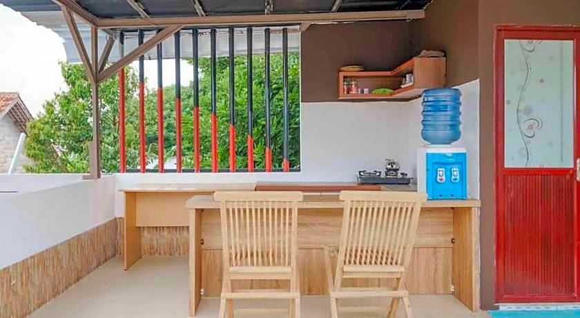 RedDoorz Syariah near Kota Cinema Mall Jatiasih