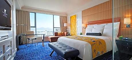 Executive King Room with Lake View - Executive Lounge Access