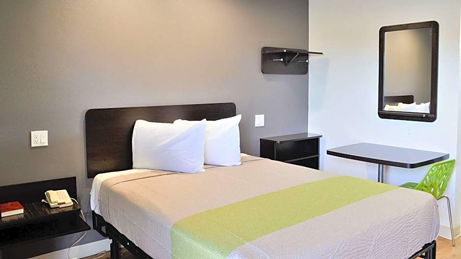 Studio 6-Buttonwillow, CA