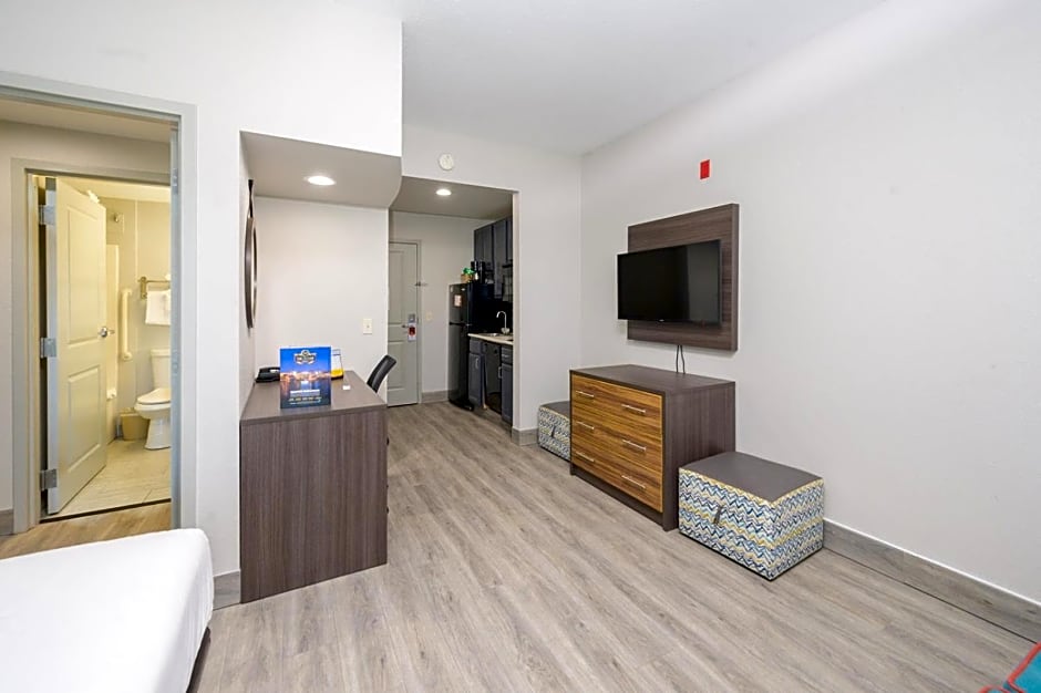 Hawthorn Extended Stay by Wyndham Panama City Beach