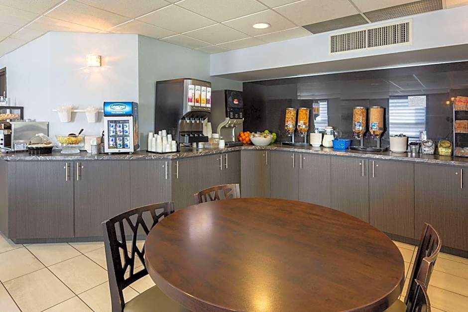 Super 8 by Wyndham Lachenaie/Terrebonne