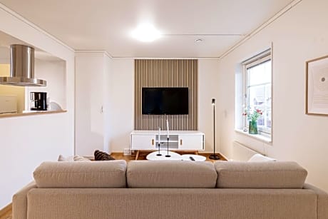 Easy Livin' Apartment Hotel