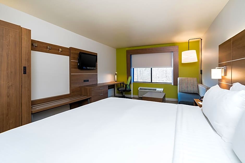 Holiday Inn Express & Suites Rocky Mount Smith Mountain Lake By IHG