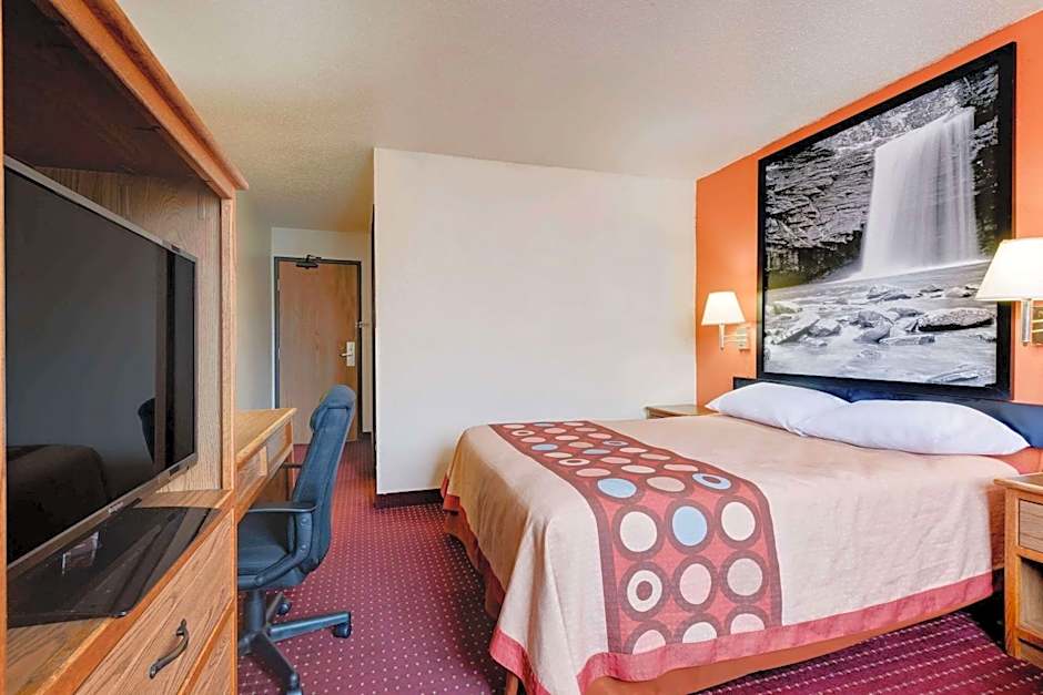 Hillside Inn & Suite