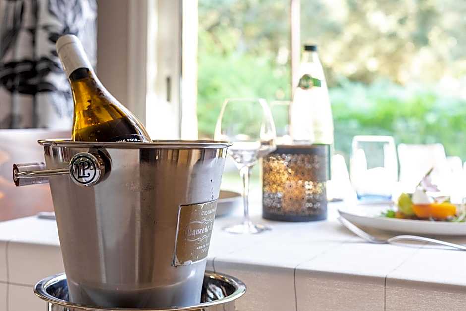 Logis Hôtel La Bastide De Grignan & Restaurant "La Chênaie"