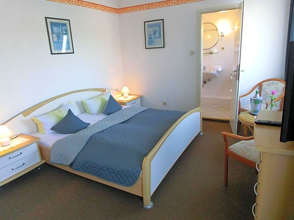 Photo 1 of 6 of Double Room