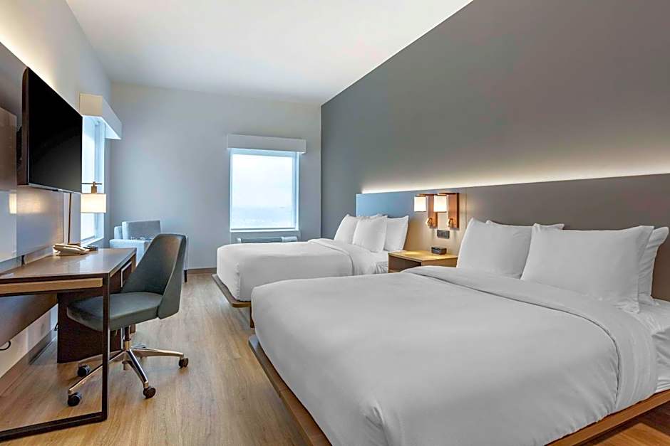 Comfort Inn & Suites Newark Liberty International Airport