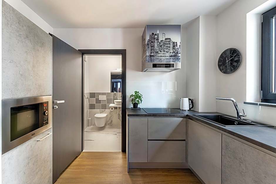 Apart House, Tylna 20