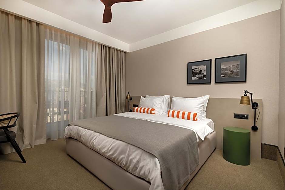 Infinity Hotel & More