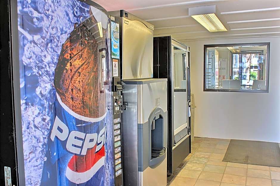 Motel 6-Coalinga, CA - East