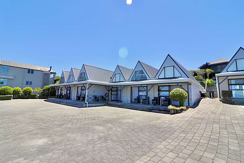 Gables Lakefront Motel