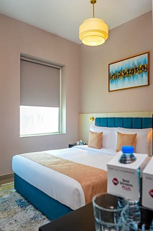 Standard Double Room - Non-Smoking with Complimentary Shuttle Bus to Mall of the Emirates and Beach