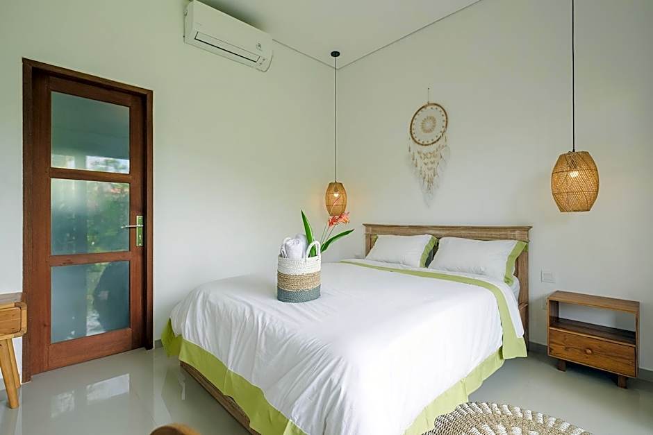 The Kumpi Bali by The Lavana