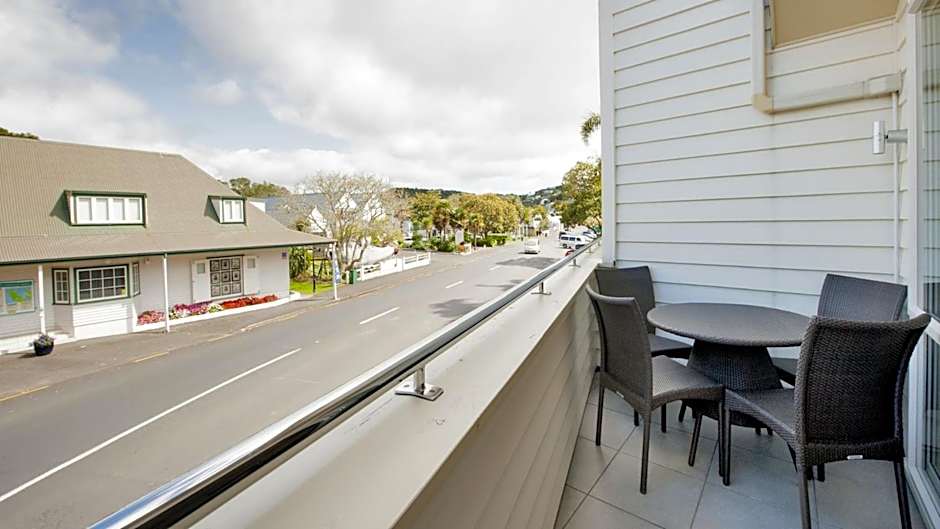Hananui Lodge and Apartments