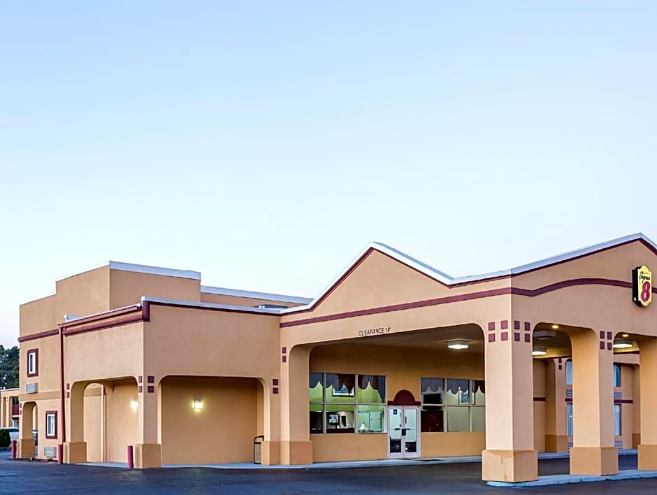 Motel 6 Forsyth, GA Tift College