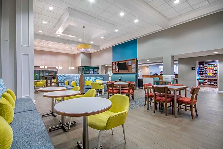 Hampton Inn By Hilton East Aurora