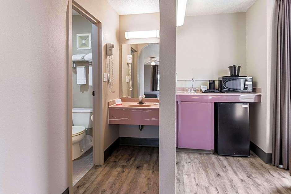 Econo Lodge Gainesville Downtown Area