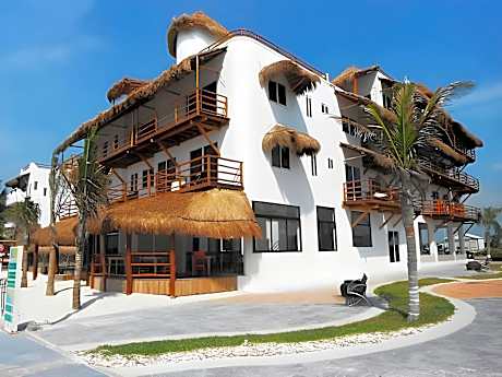 El Fuerte Beach Apartments