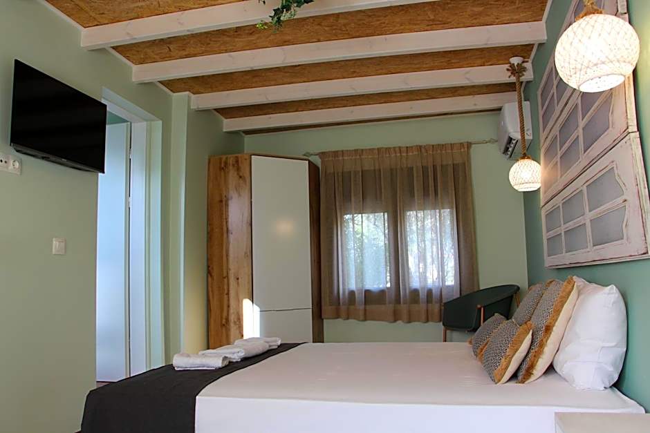 Lamprini's Deluxe Studios