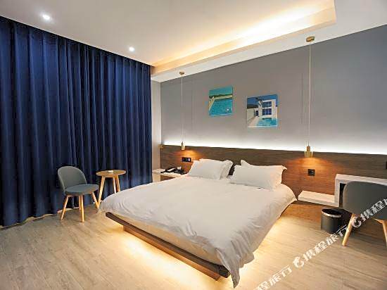 Hachi Hotel