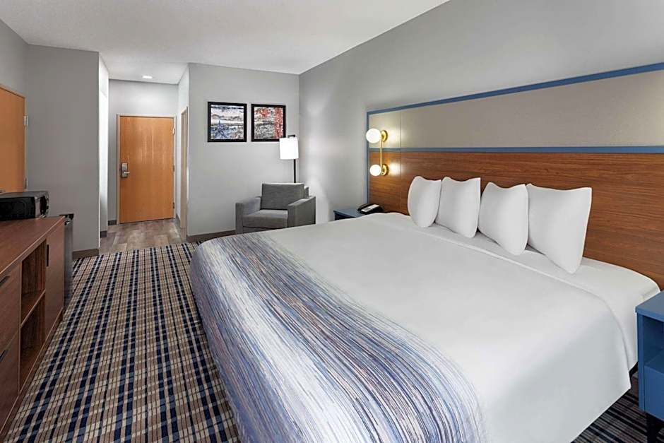 AmericInn by Wyndham Eagle River Downtown