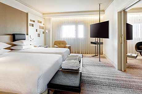 Executive Suite with Lounge Access