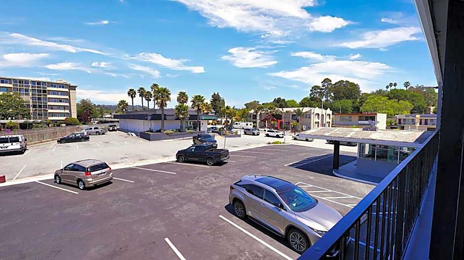 SeaSide Inn & Suites