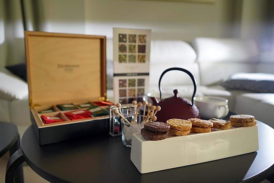 Piccadilly Rooms Restaurant and Beach